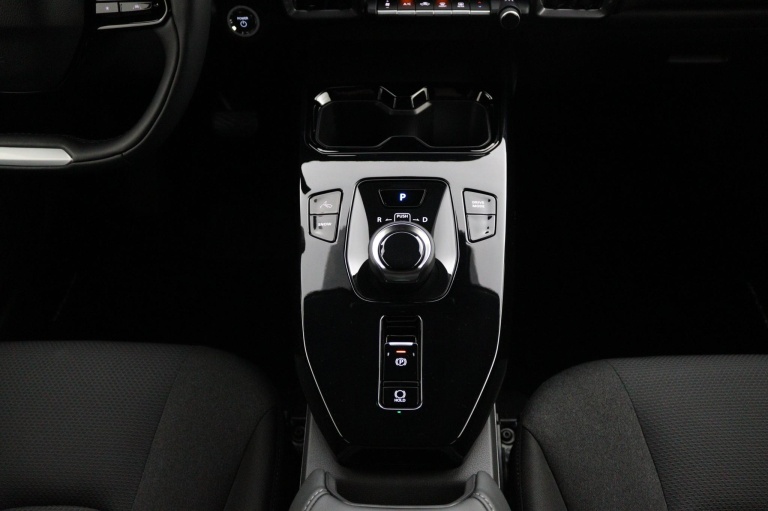 Toyota Urban Cruiser - Dynamic 61 kWh 26