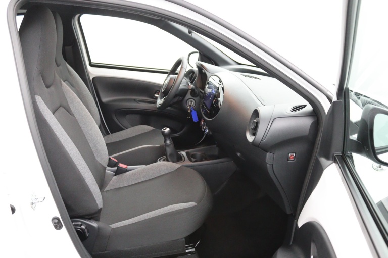 Toyota Aygo X - 1.0 VVT-i MT Play 10