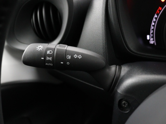 Toyota Aygo X - 1.0 VVT-i MT Play