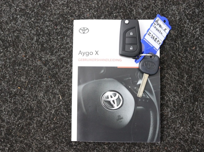 Toyota Aygo X - 1.0 VVT-i MT Play