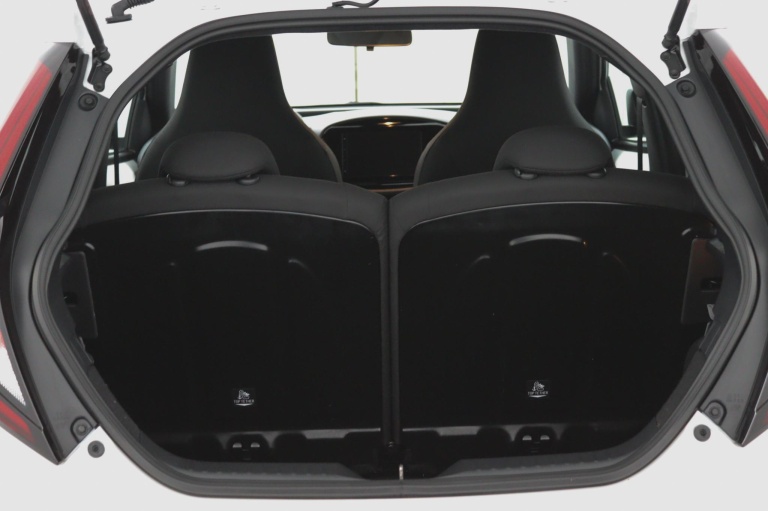 Toyota Aygo X - 1.0 VVT-i MT Play 28