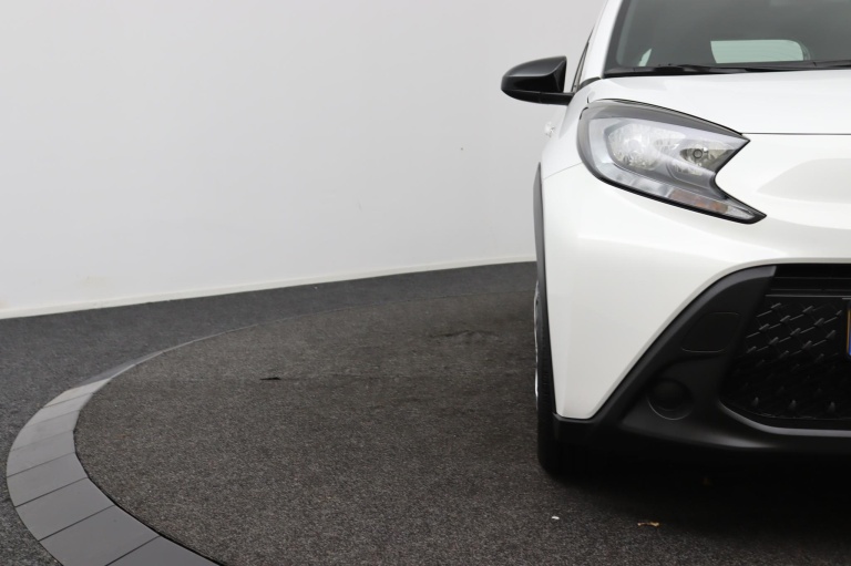 Toyota Aygo X - 1.0 VVT-i MT Play 32