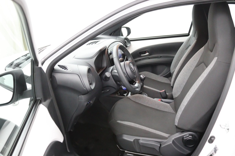 Toyota Aygo X - 1.0 VVT-i MT Play 9