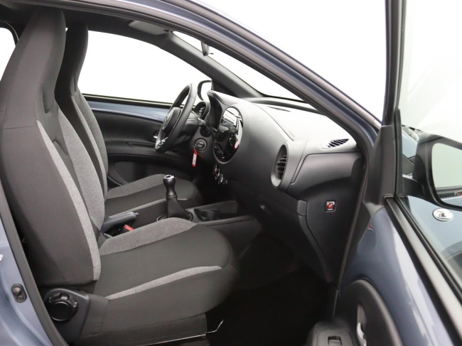 Toyota Aygo X - 1.0 VVT-i MT Play