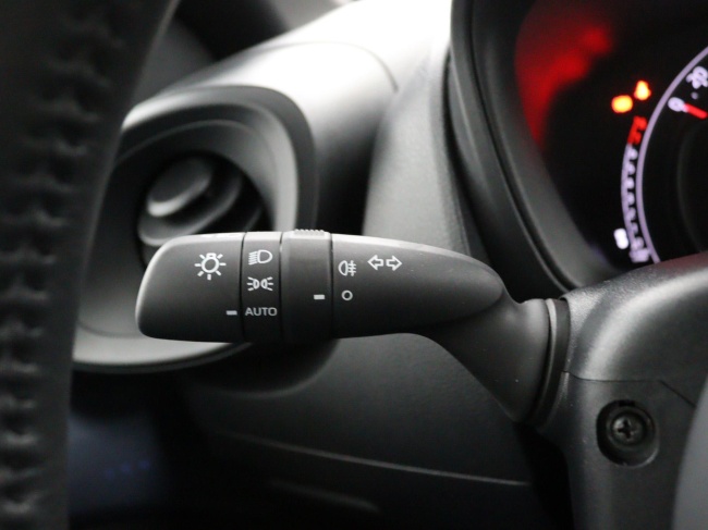 Toyota Aygo X - 1.0 VVT-i MT Play