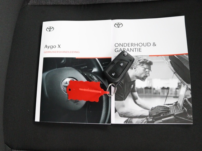 Toyota Aygo X - 1.0 VVT-i MT Play