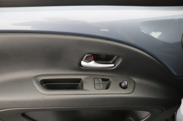 Toyota Aygo X - 1.0 VVT-i MT Play 28