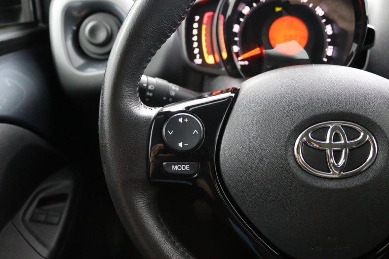 Toyota Aygo - 1.0 VVT-i x-play 20