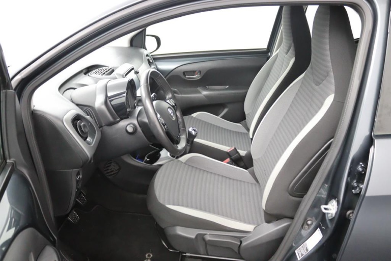 Toyota Aygo - 1.0 VVT-i x-play 9