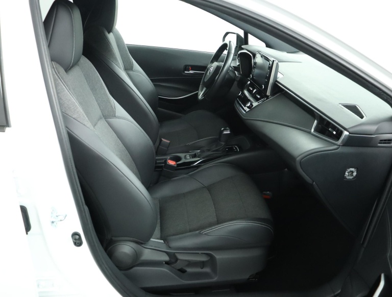 Toyota Corolla Touring Sports - 1.8 Hybrid TeamNL 12