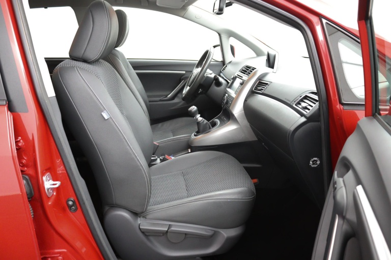 Toyota Verso - 1.8 VVT-i Dynamic Business 10