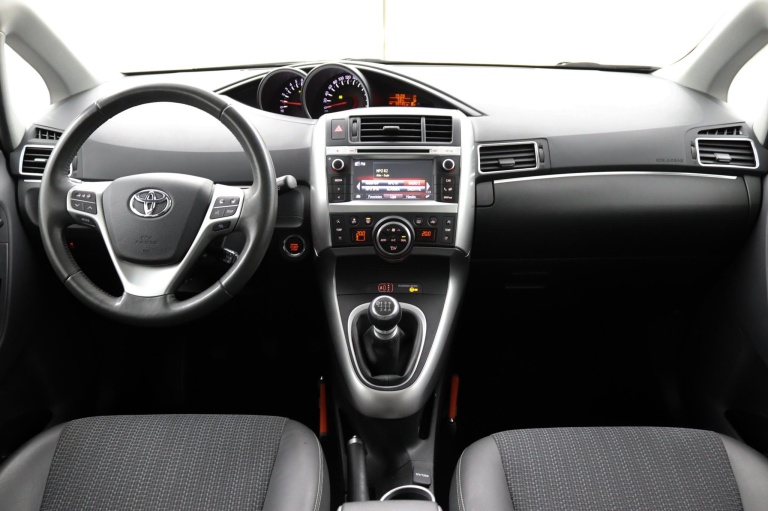 Toyota Verso - 1.8 VVT-i Dynamic Business 11