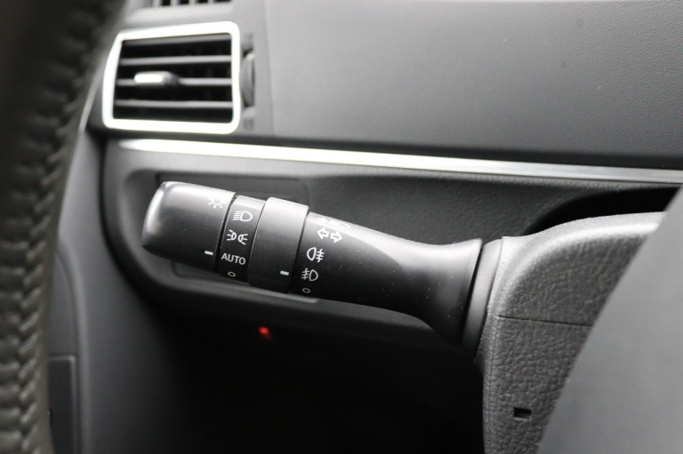 Toyota Verso - 1.8 VVT-i Dynamic Business 19