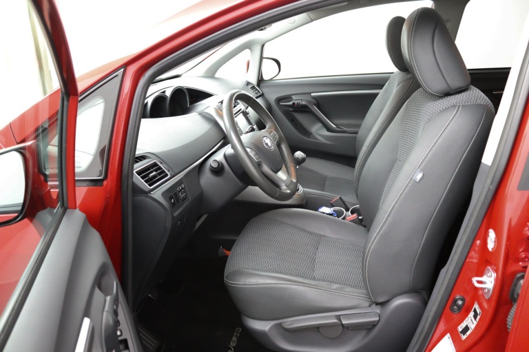 Toyota Verso - 1.8 VVT-i Dynamic Business 9