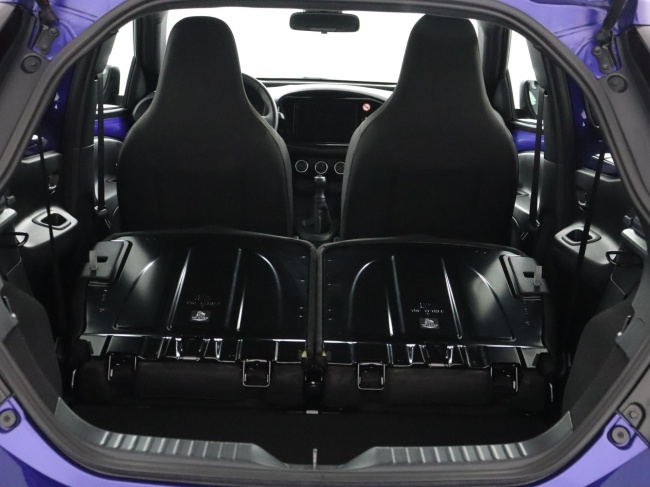 Toyota Aygo X - 1.0 VVT-i MT Play