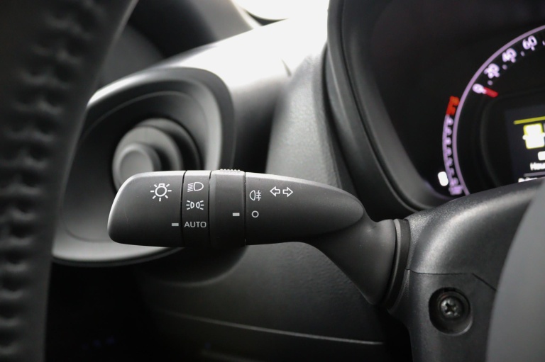 Toyota Aygo X - 1.0 VVT-i MT Play 19