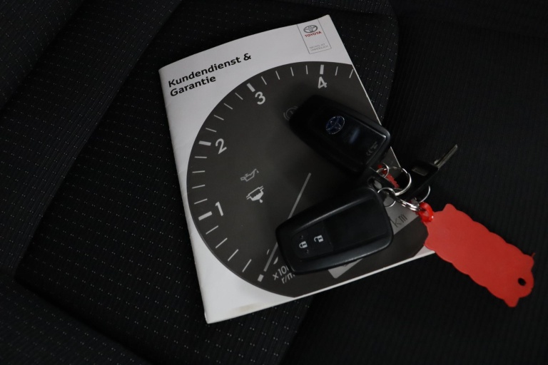 Toyota C-HR - 1.8 Hybrid Executive 11