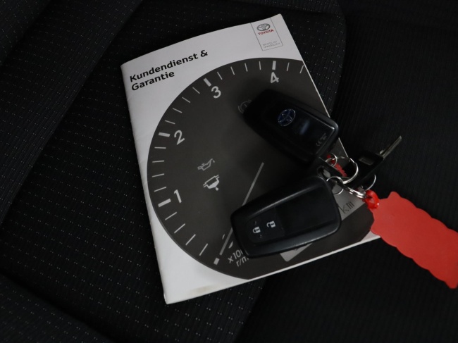 Toyota C-HR - 1.8 Hybrid Executive