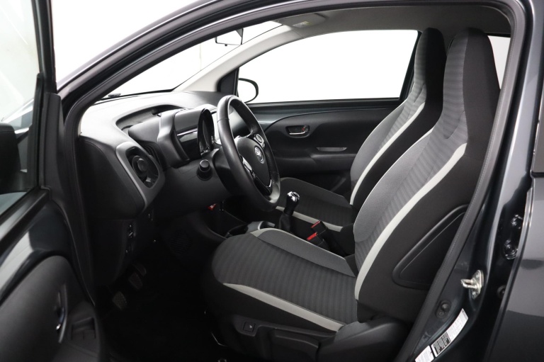 Toyota Aygo - 1.0 VVT-i x-joy 16