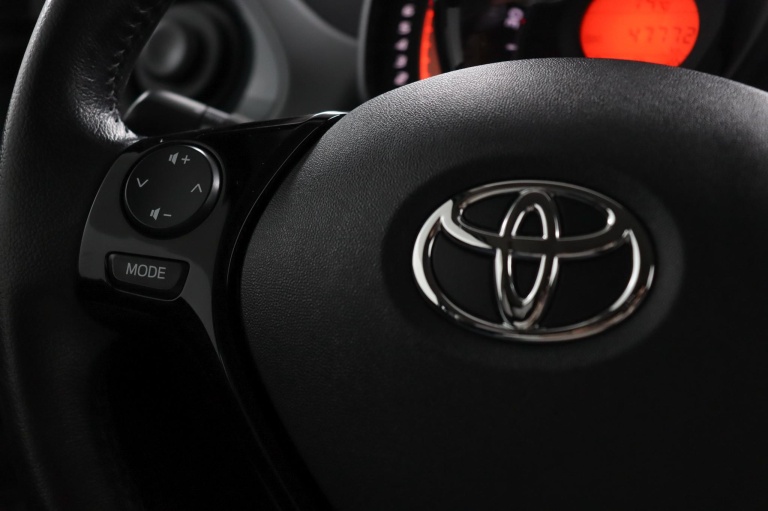 Toyota Aygo - 1.0 VVT-i x-joy 18