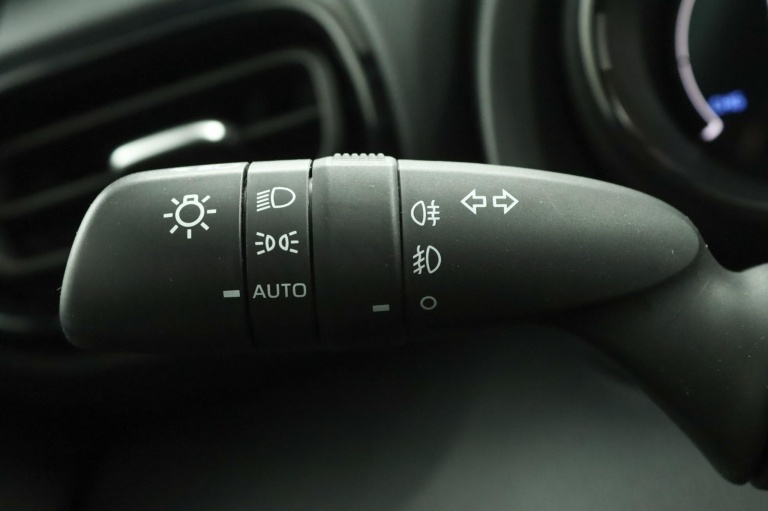 Toyota Yaris - 1.5 Hybrid Executive 31