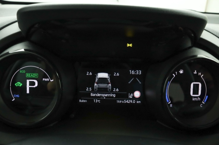 Toyota Yaris - 1.5 Hybrid Executive 49