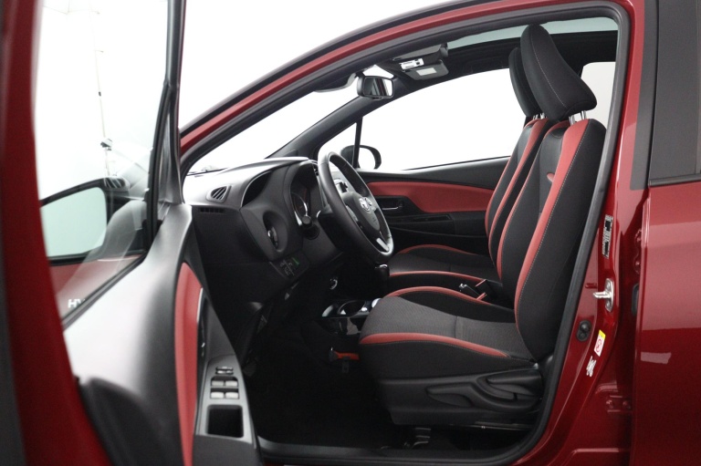 Toyota Yaris - 1.5 Hybrid Premium 17