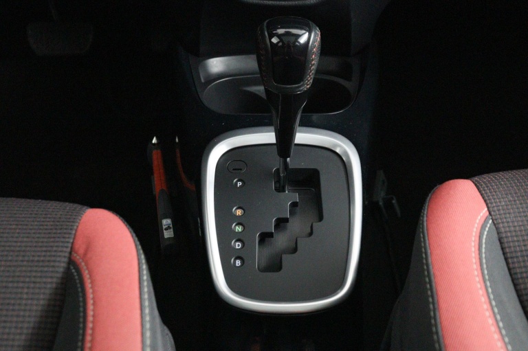 Toyota Yaris - 1.5 Hybrid Premium 27