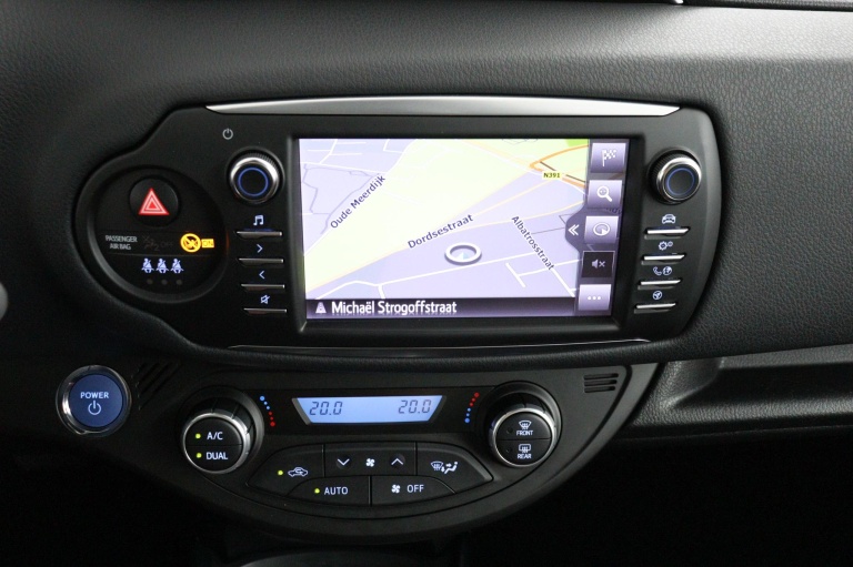 Toyota Yaris - 1.5 Hybrid Premium 28