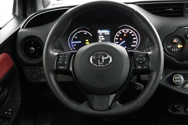 Toyota Yaris - 1.5 Hybrid Premium 41