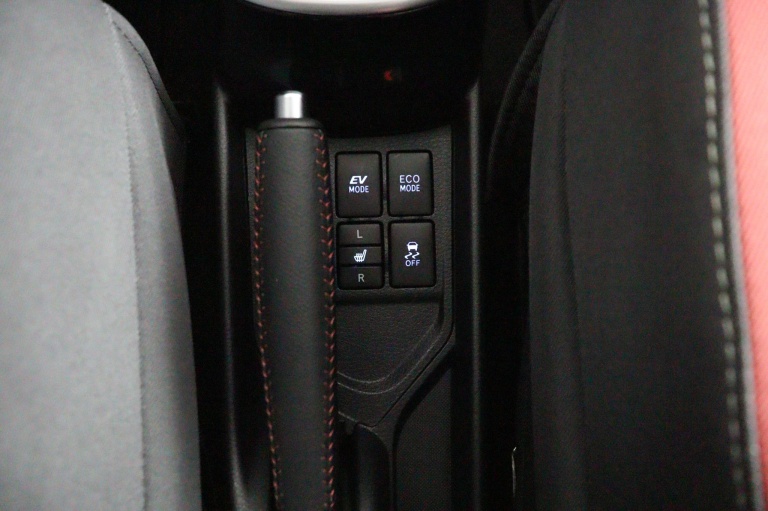 Toyota Yaris - 1.5 Hybrid Premium 46