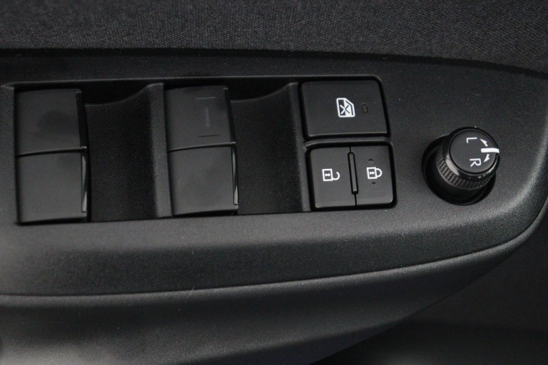 Toyota Yaris - 1.5 Hybrid Dynamic 28