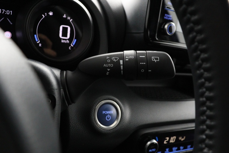 Toyota Yaris - 1.5 Hybrid Dynamic 31