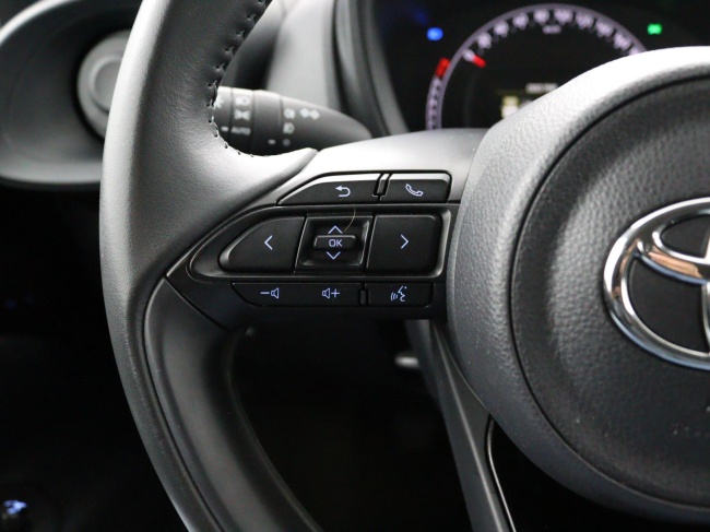 Toyota Aygo X - 1.0 VVT-i MT first