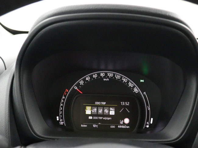 Toyota Aygo X - 1.0 VVT-i MT first