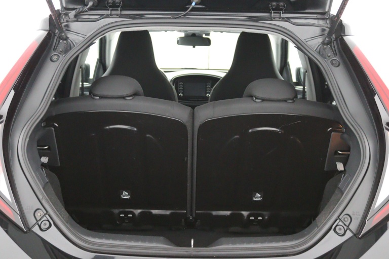 Toyota Aygo X - 1.0 VVT-i MT first 28