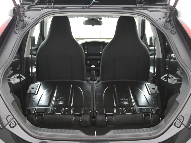 Toyota Aygo X - 1.0 VVT-i MT first