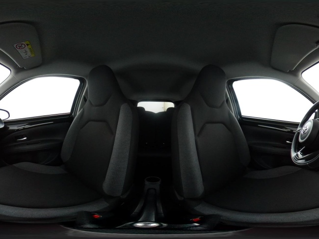 Toyota Aygo X - 1.0 VVT-i MT first