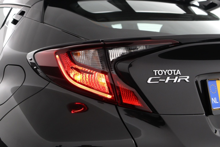 Toyota C-HR - 1.8 Hybrid TeamNL 42