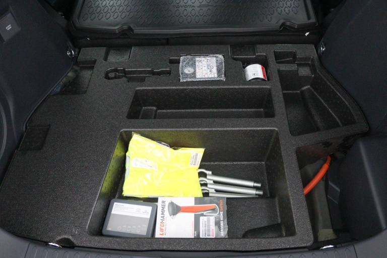 Toyota C-HR - 2.0 Plug-in Hybrid 220 Executive 32