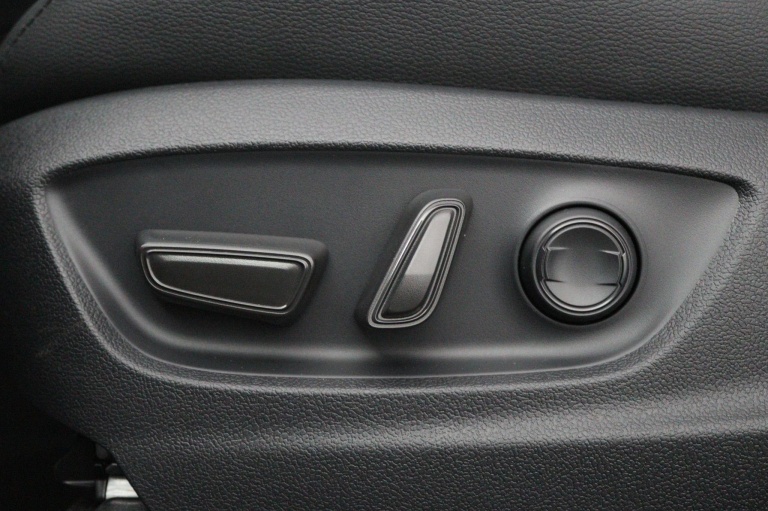 Toyota C-HR - 2.0 Plug-in Hybrid 220 Executive 37