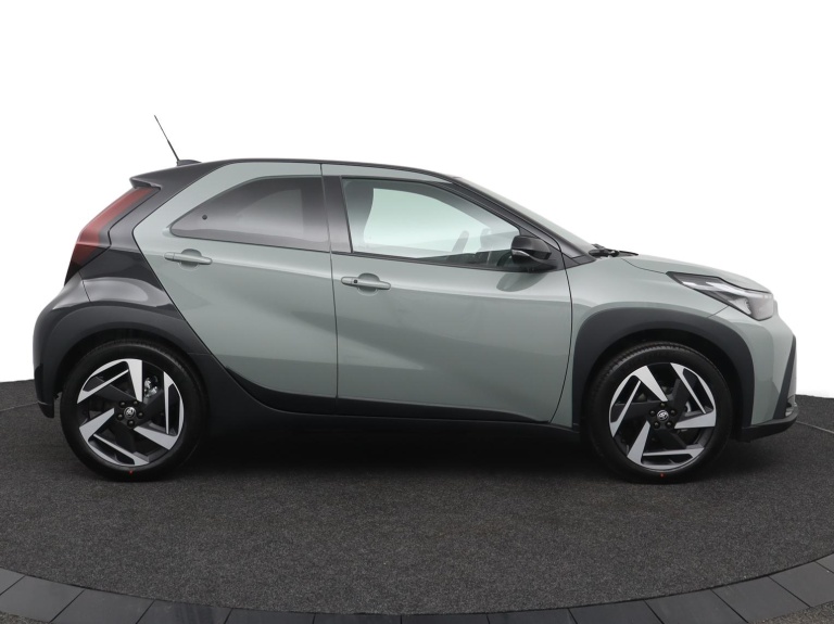 Toyota Aygo X - Hybrid 115 envy 13