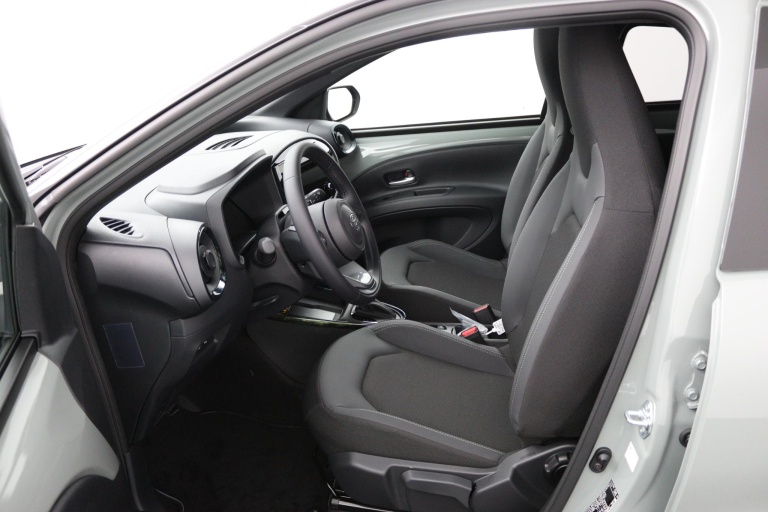 Toyota Aygo X - Hybrid 115 envy 17