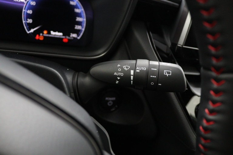 Toyota Corolla Cross - Hybrid 180 GR Sport 31