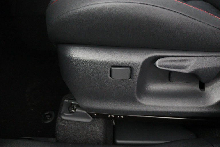 Toyota Corolla Cross - Hybrid 180 GR Sport 37