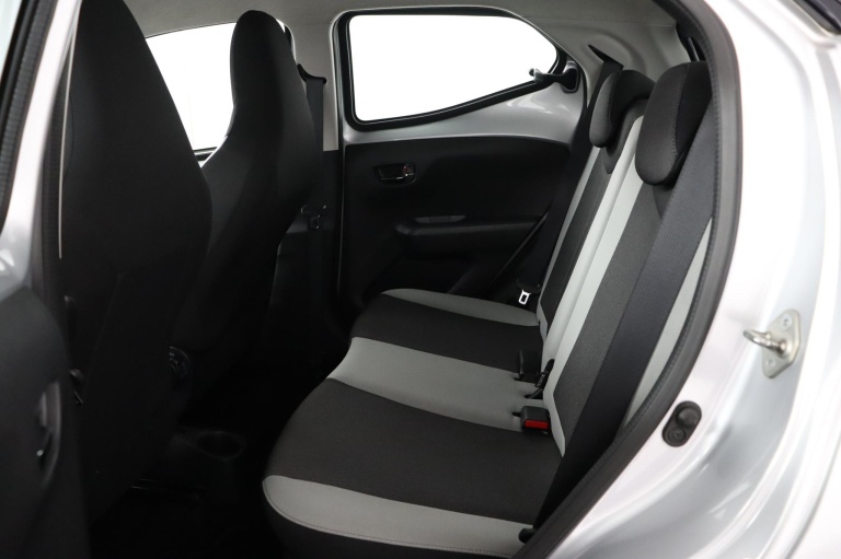 Toyota Aygo - 1.0 VVT-i x-play 18