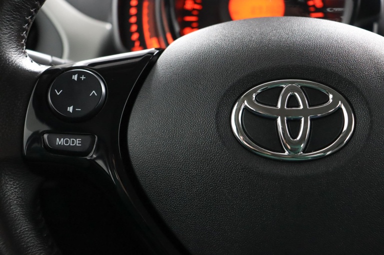 Toyota Aygo - 1.0 VVT-i x-play 19