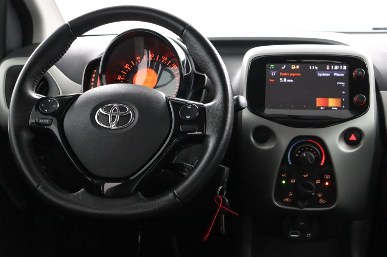 Toyota Aygo - 1.0 VVT-i x-play 48