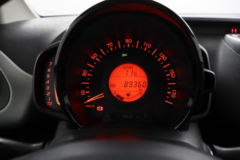 Toyota Aygo - 1.0 VVT-i x-play 6