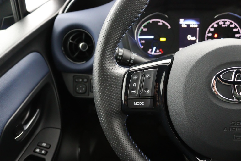 Toyota Yaris - 1.5 Hybrid BI-Tone 16
